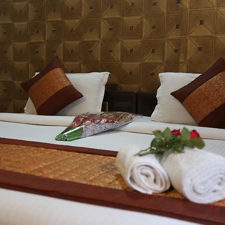 Hotel Avalon Нью-Дели Экстерьер фото