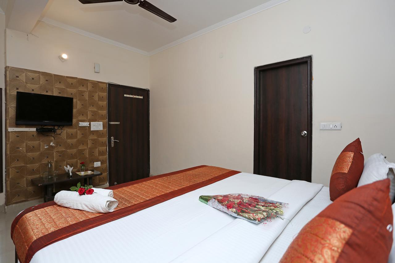Hotel Avalon Нью-Дели Экстерьер фото