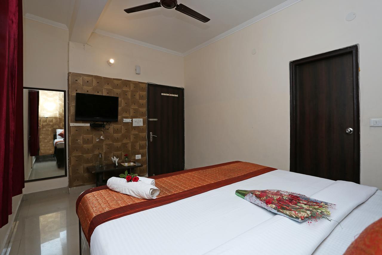 Hotel Avalon Нью-Дели Экстерьер фото