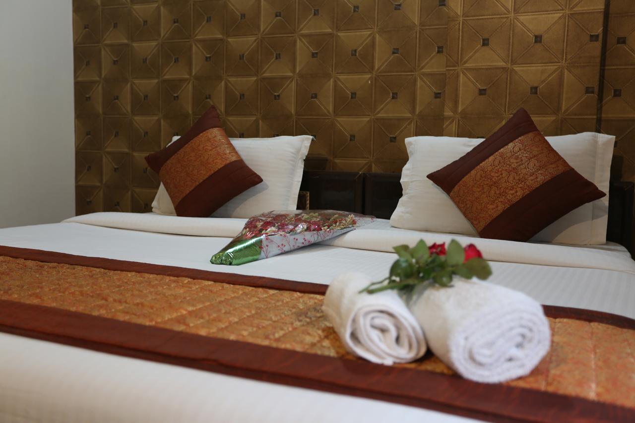 Hotel Avalon Нью-Дели Экстерьер фото