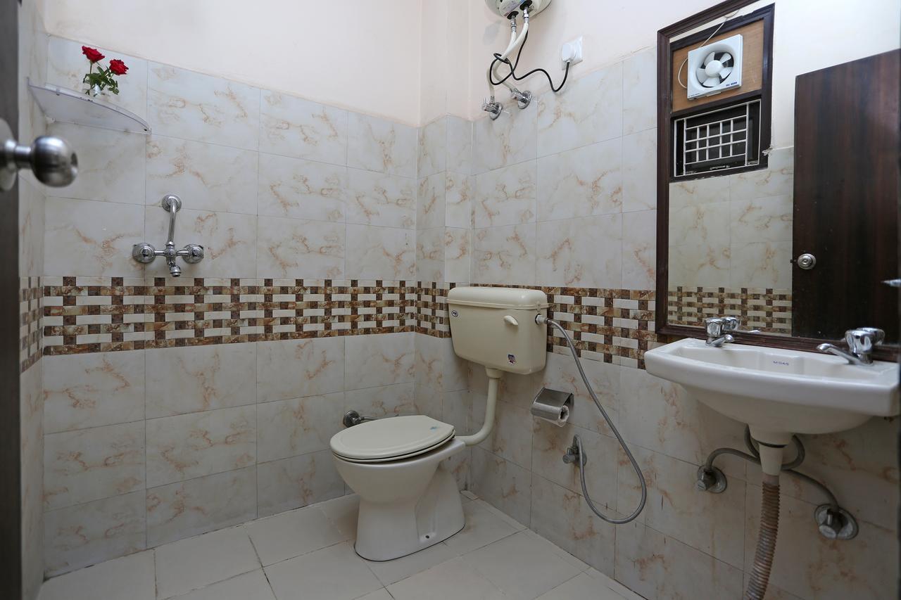 Hotel Avalon Нью-Дели Экстерьер фото