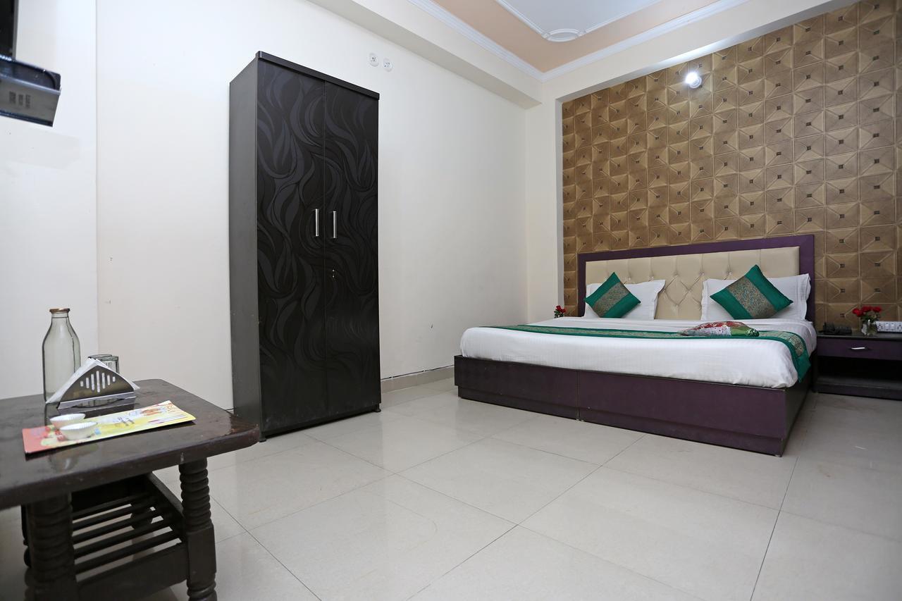 Hotel Avalon Нью-Дели Экстерьер фото