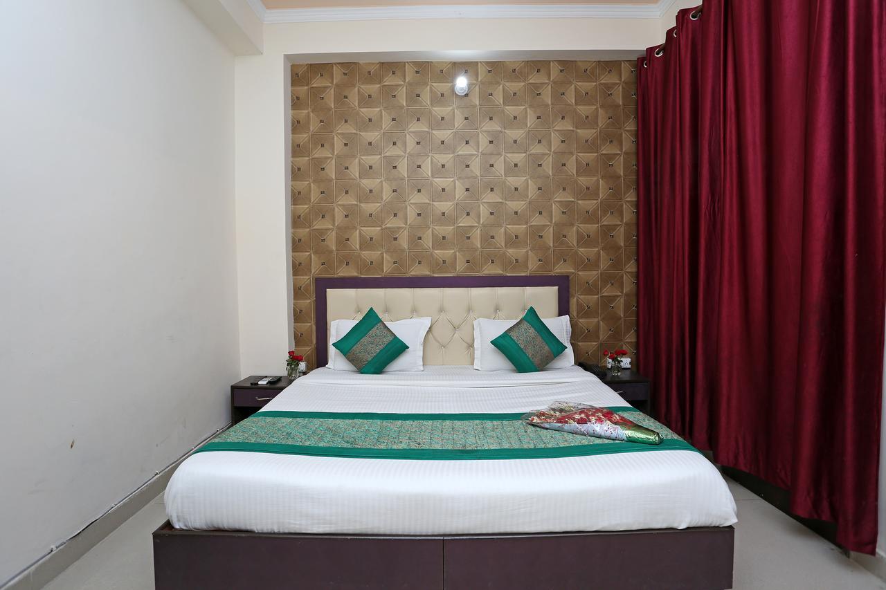 Hotel Avalon Нью-Дели Экстерьер фото