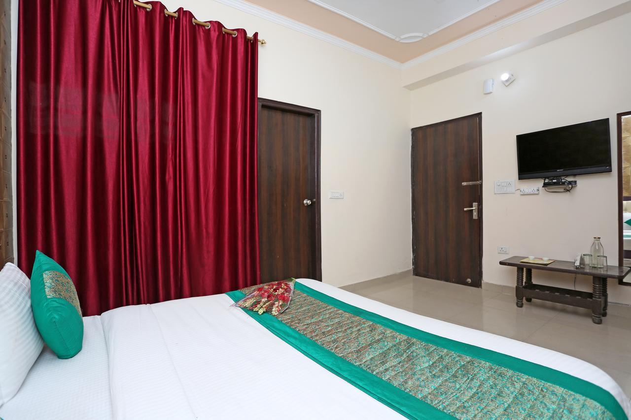 Hotel Avalon Нью-Дели Экстерьер фото