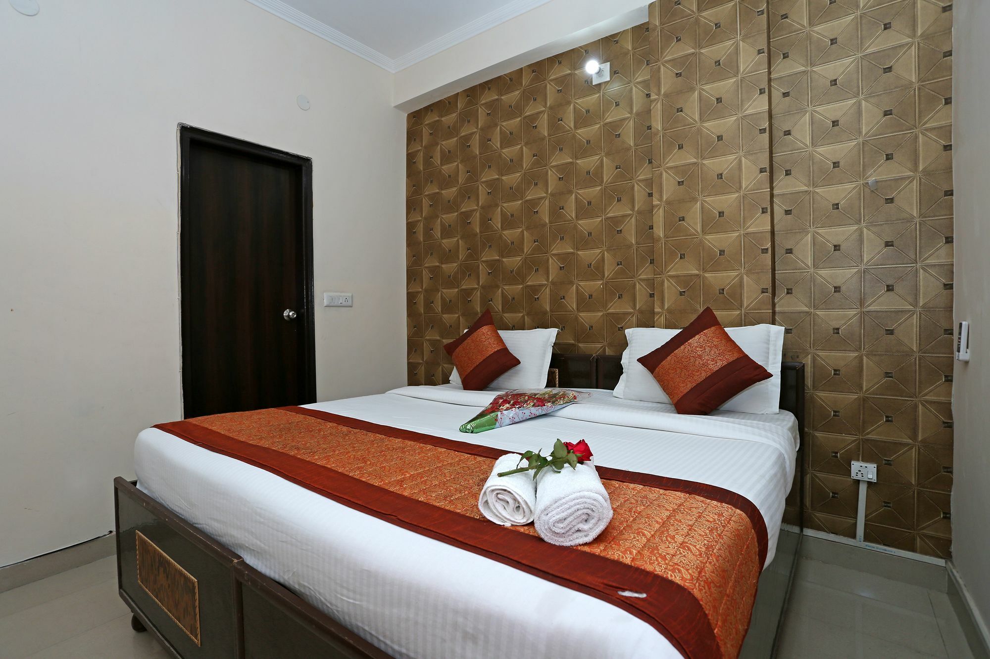 Hotel Avalon Нью-Дели Экстерьер фото